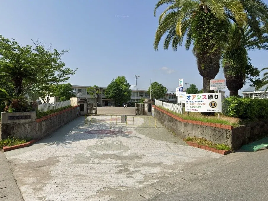 薩摩川内市立可愛小学校　1100m徒歩14分