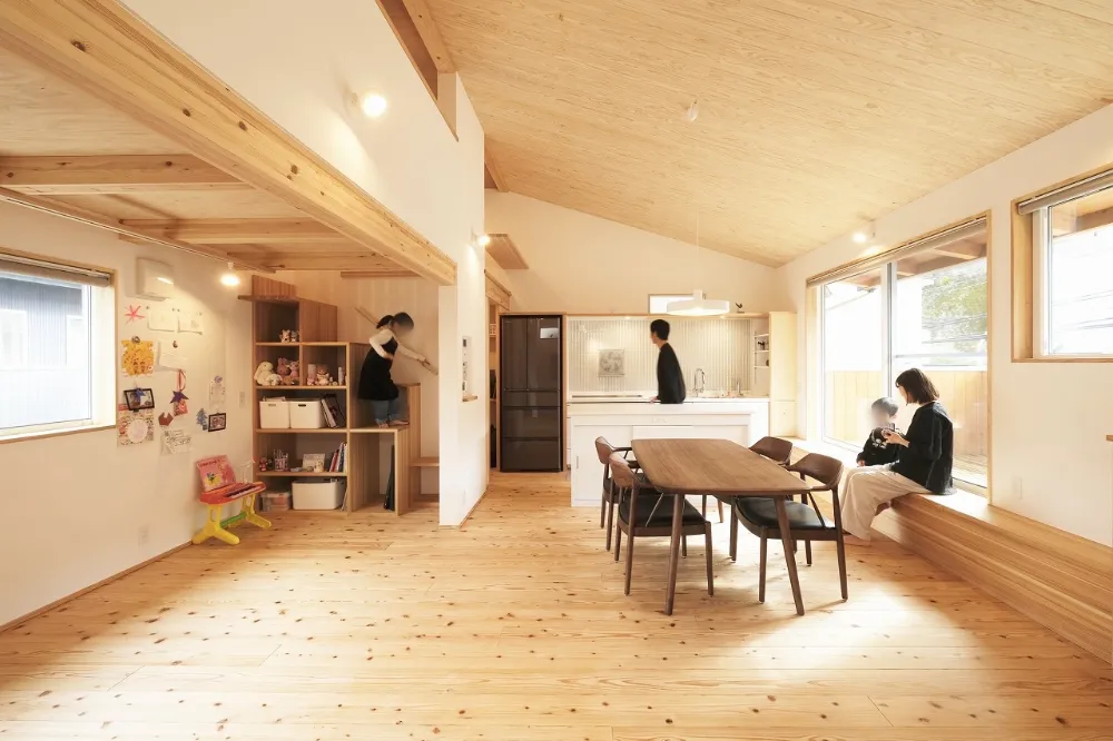 狭小地24坪の敷地を最大限に活かす！「2階リビングの田上の家」