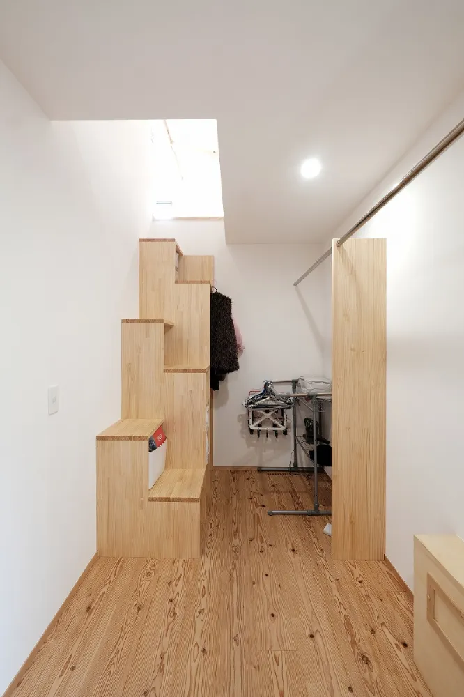 ロフトへの箱階段
